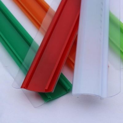 Linea di plastica macchina dell'estrusione di profilo del detentore di biglietto dell'etichetta di prezzi del PVC
