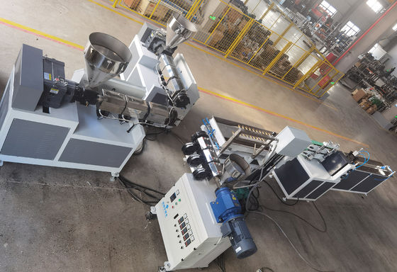 La poli linea trasparente dati dell'estrusione di profilo del PVC del cloruro di vinile spoglia la linea dell'estrusione