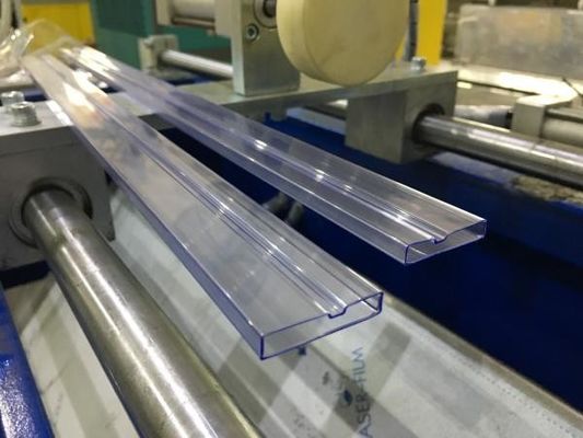 2 - linea macchina dell'estrusione di profilo del PVC della metropolitana di 5M/Min IC dell'estrusione di profilo
